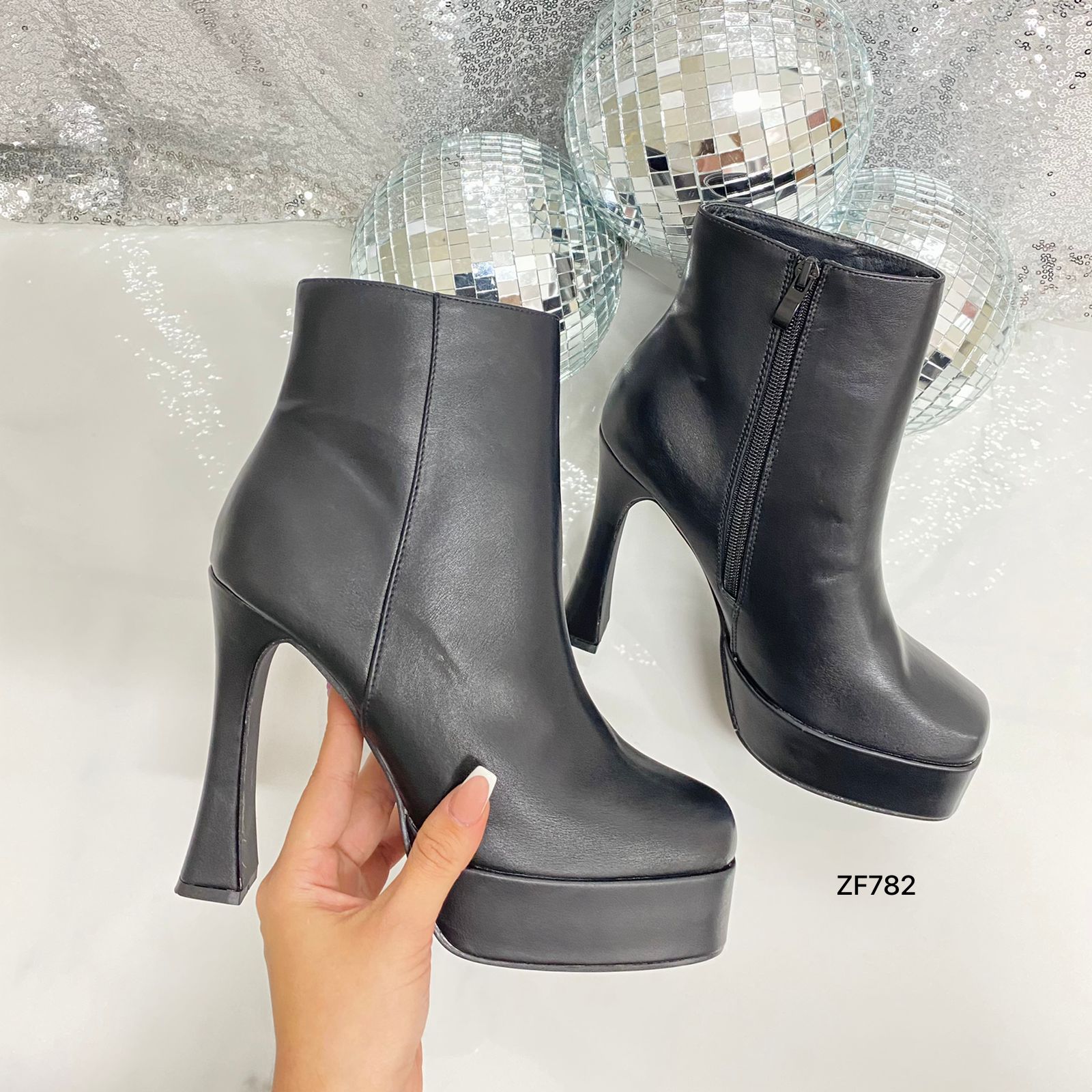 Botin negro tacon 12cm BKM7561 C-56